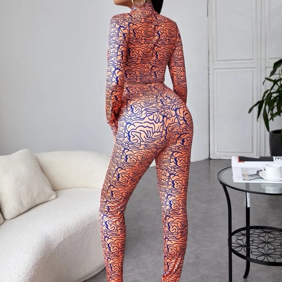 Two piece set - Picture 2 of 2